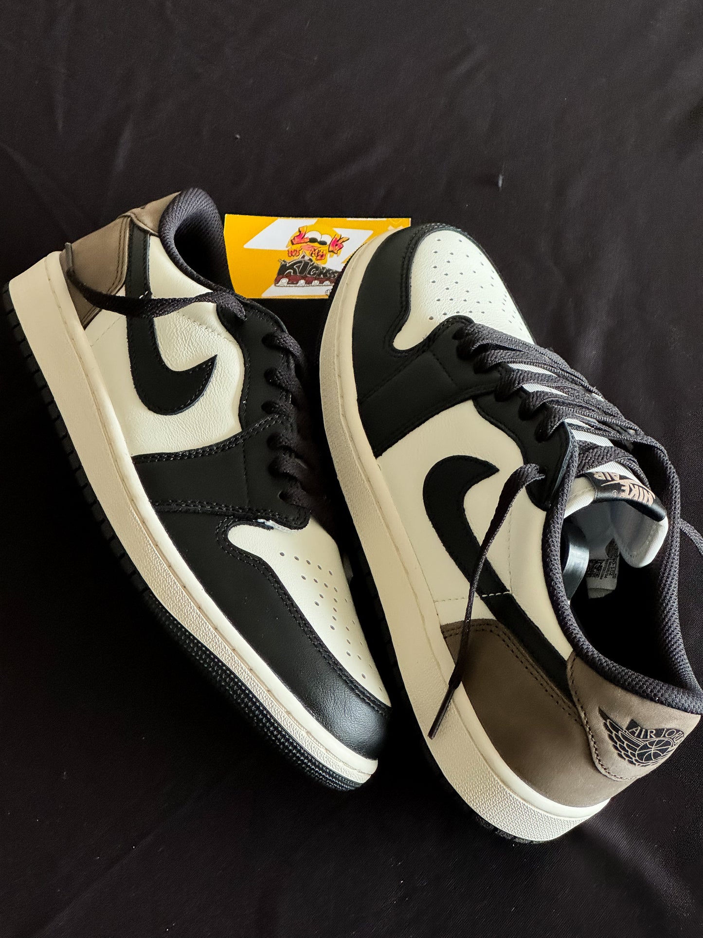 Jordan 1 Low Mocha