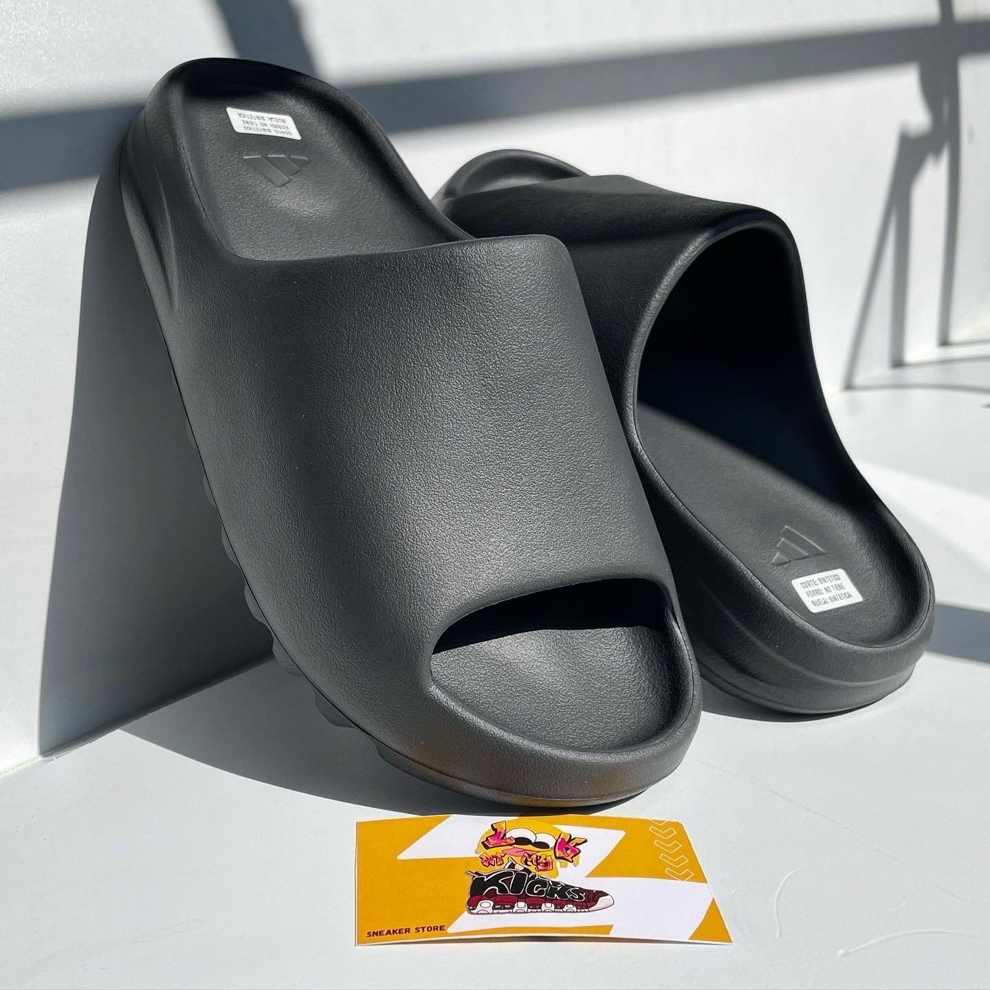 YEEZY SLIDE GREY