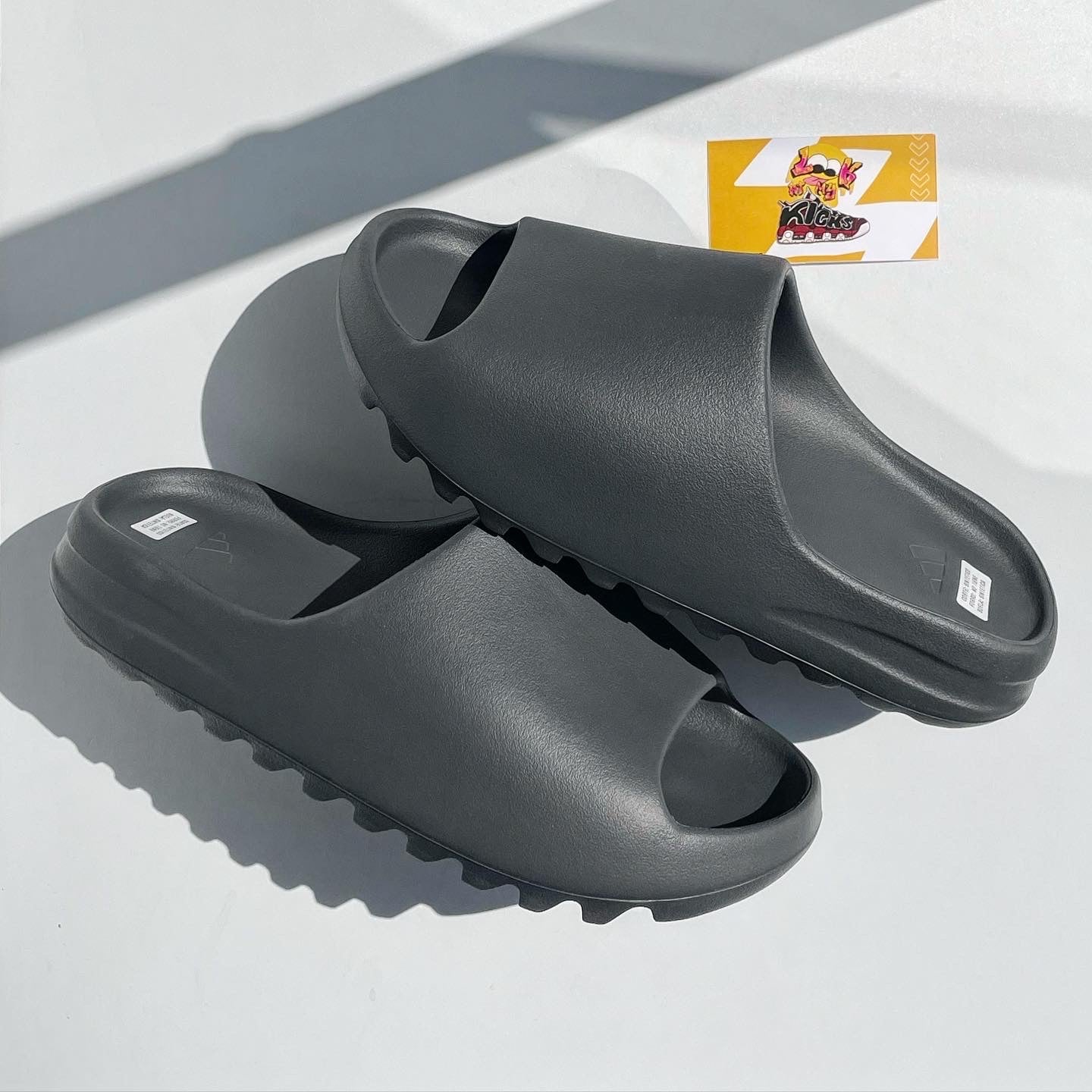 YEEZY SLIDE GREY