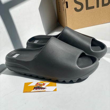 YEEZY SLIDE GREY