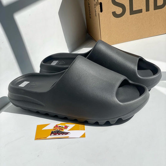 YEEZY SLIDE GREY